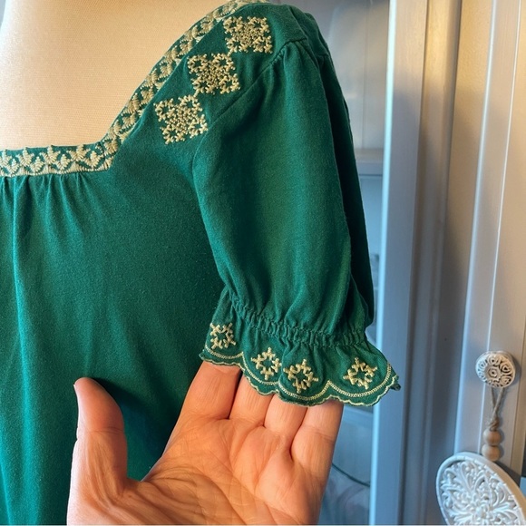 EUC ANTHROPOLOGIE DELETTA Green Embroidered Short Sleeve Peasant Blouse Top - Picture 3 of 7